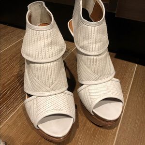 Calvin Klein White Platform Heels SZ 7